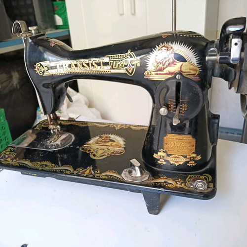 Mede Japan Transist sewing machine vintage, like new