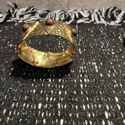 Boho women's elastic cuff bracelet like new, gold with brown stones