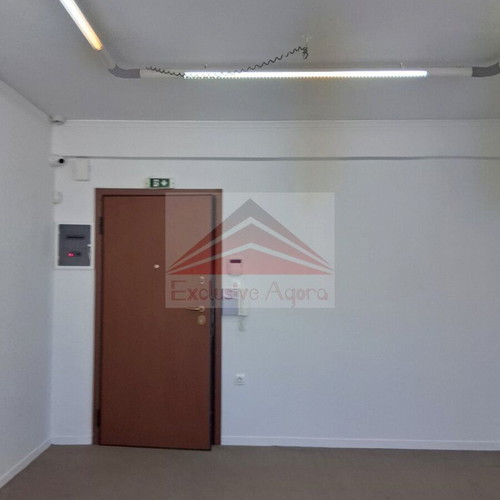 Office 30 sqm in Athens with private toilet and security features