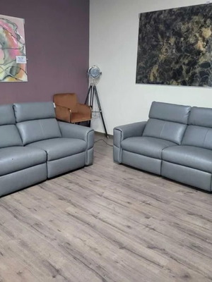 Σετ γκρι δερμάτινων καναπέδων με ηλεκτρικό μηχανισμό χαλάρωσης νέο