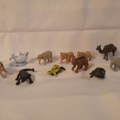 Kinder animal figures pack of 11 like new