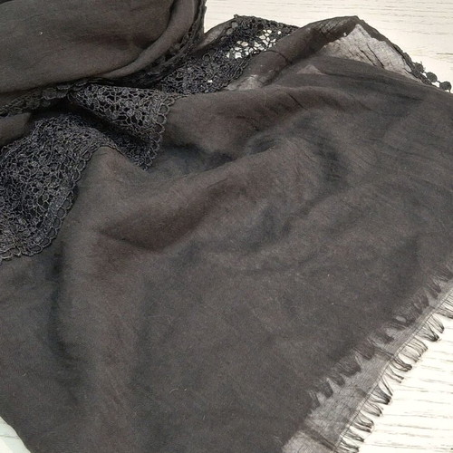 Pashmina with lace like new, black cotton