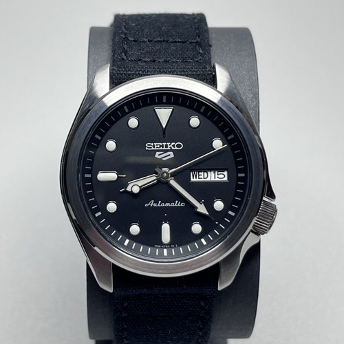 Seiko 5 SRPE67K1 watch like new, black