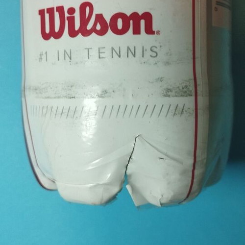 Wilson pack with four tennis balls like new