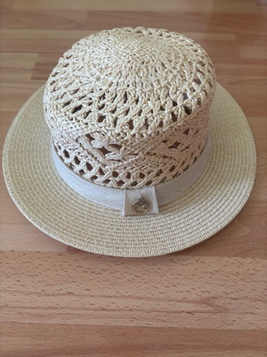 Beach hat like new