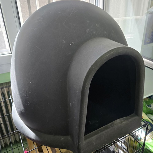 Pet house used with minor dog bite damage