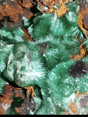 Brochantite like new, fibrous 11×7×6.5 cm