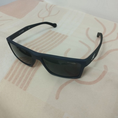Arnette sunglasses used, gray frame