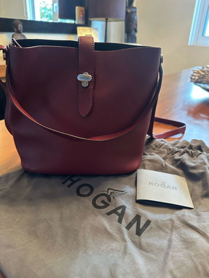 Hogan shoulder bag like new, red