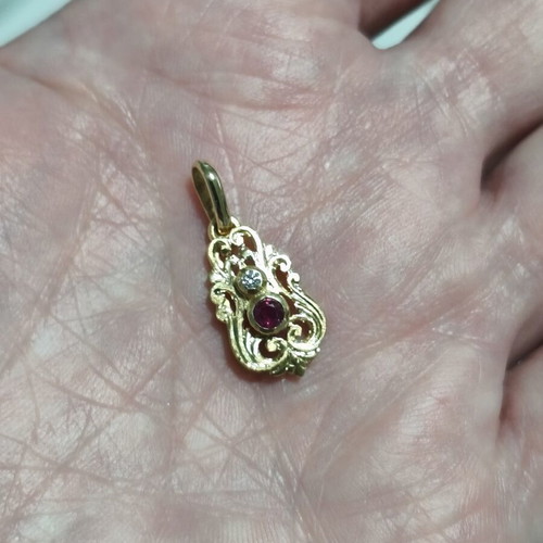 Gold pendant 18K archaic style with diamond and ruby, new