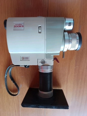 Vintage Minolta Zoom 8 used with leather case