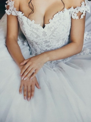 Wedding dress with veil like new, French lace, size S
