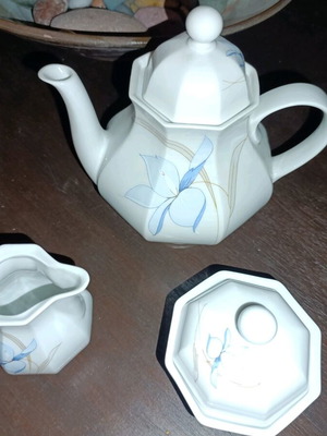Bavaria porcelain teapot like new