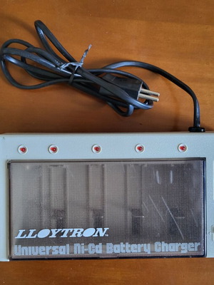Φορτιστής μπαταριών Νικελίου-Καδμίου Ni-Cd Lloytron Model B044 μεταχειρισμένος