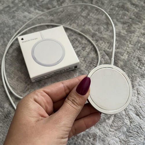 iPhone wireless charger authentic, like new