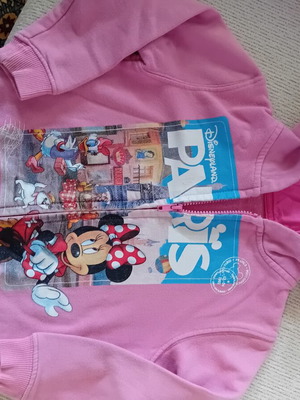 Children's Disney sweatshirt jacket like new, warm with hood and zipper