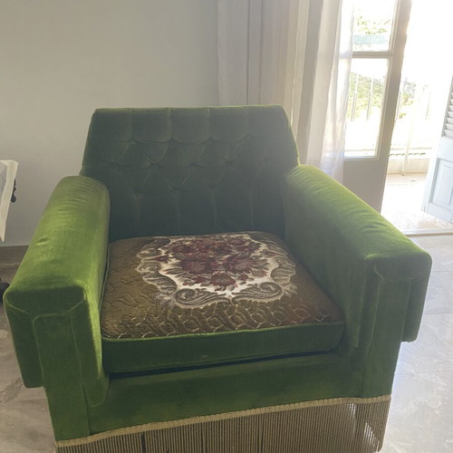 Living room set like new with three-seat sofa and three armchairs