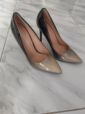 La Bottine Souriante black-gold glitter pumps size 39 like new