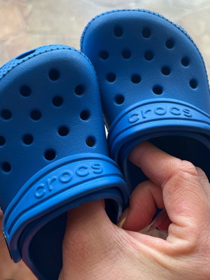Crocs παντόφλες μπλε σαν καινούργιες, μέγεθος 22-23