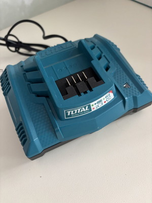 Total TFCLI2003 charger like new for Total P20S 20V batteries