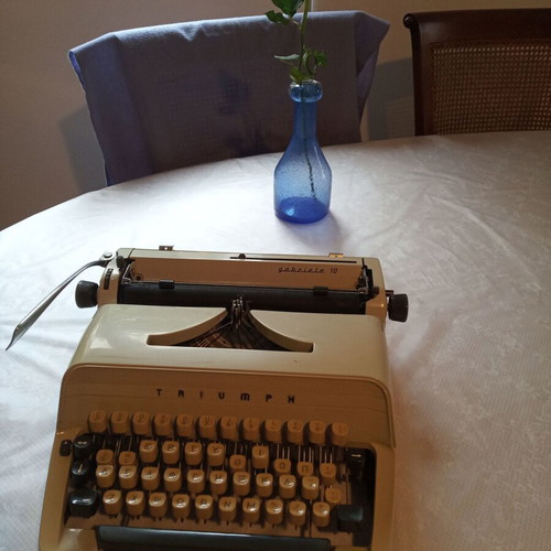 Triumph Gabriele typewriter used with carrying case