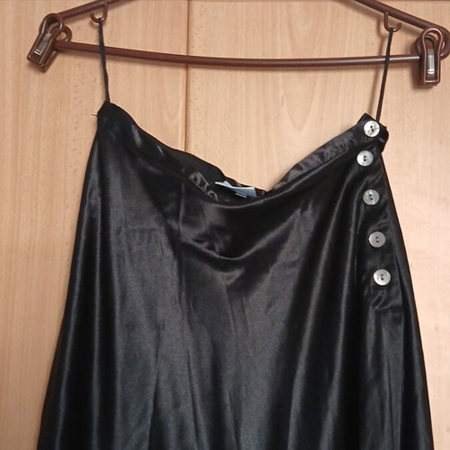 Satin black maxi skirt New Look like new, side buttons
