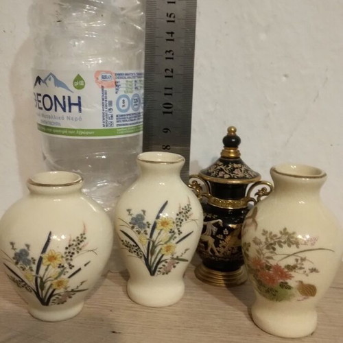 Miniature vase set like new, 4 porcelain pieces