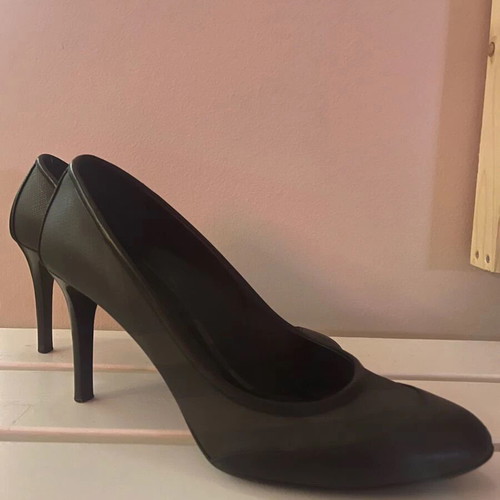 Burberry leather pumps like new, size 39