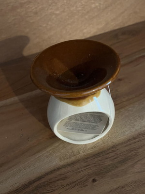 Small ceramic aroma diffuser, white and brown
