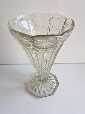 Glass vase vintage like new