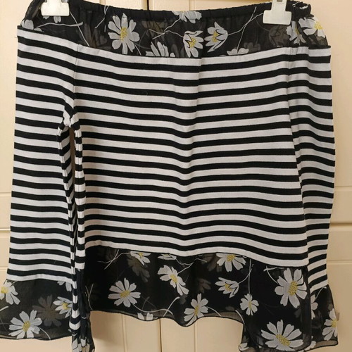Denny Rose women's blouse like new, size M, black and white with flowers