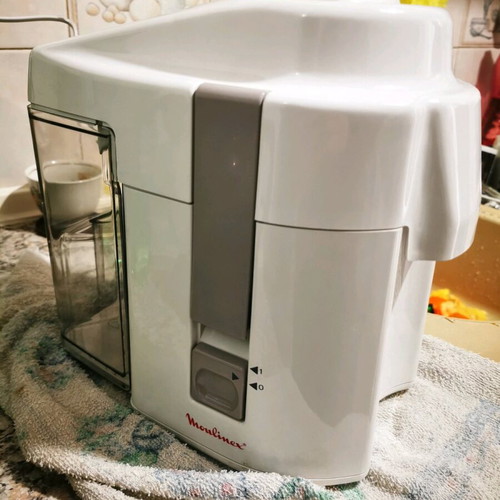 Moulinex juicer like new in box, functional