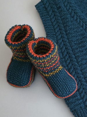 Handmade knitted baby booties 25% wool for 10-24 months