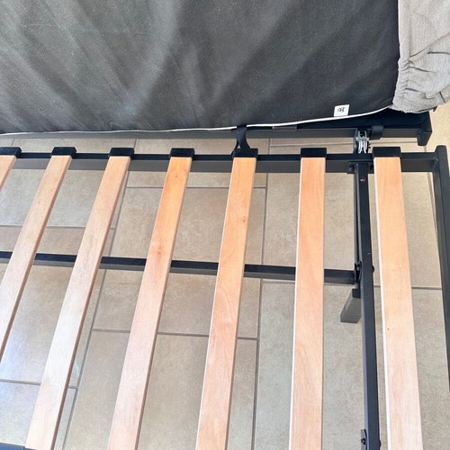 Three-seater sofa bed like new with removable cover and foam mattress