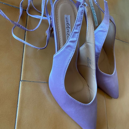 Luigi purple heels like new with ties size 39