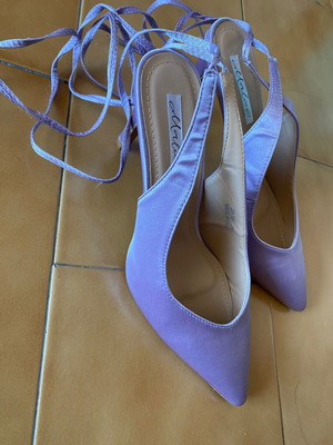 Luigi purple heels like new with ties size 39