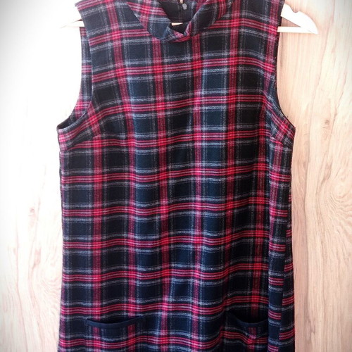 Short dress in mod style like new, plaid black and red
