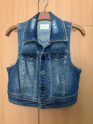 Denim vest Lynne like new, size M, blue