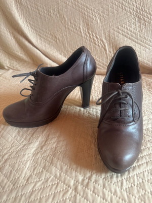 Women's heeled shoes like new, size 37, brown
