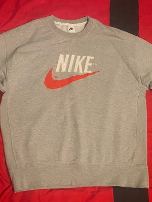 Nike Vintage φούτερ σε άριστη κατάσταση, μέγεθος large, γκρι και κόκκινο