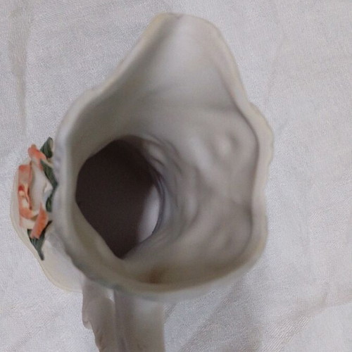 Small ceramic vase like new with embossed flower
