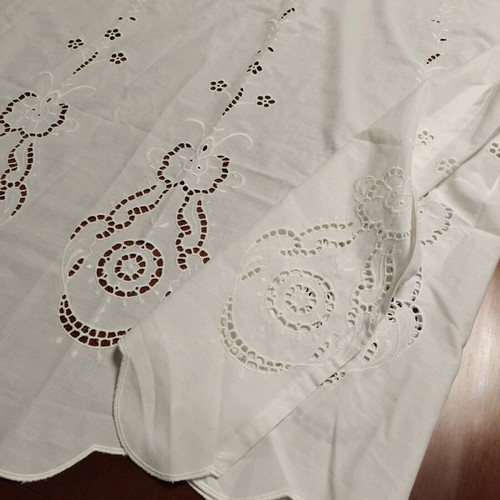 Cutwork curtain 140x120 like new