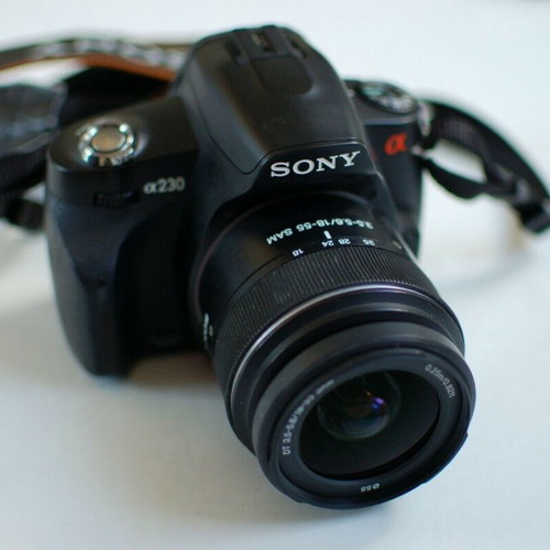 Sony Alpha A230 DSLR camera kit 18-55mm like new