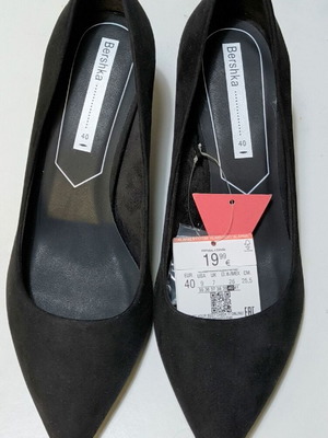 Bershka black low-heeled pumps size 40, new