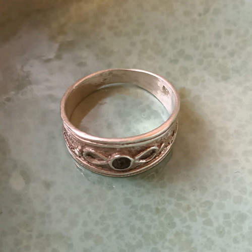 Silver ring 925 like new, size 17.7 (56)