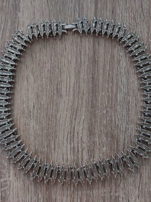 Vintage metal statement necklace like new, silver tone
