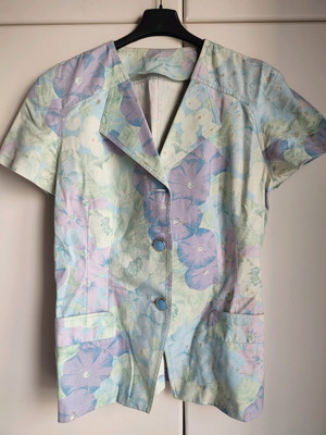 Vintage Hawaiian shirt like new, missing one button