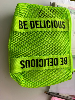 DKNY νεσεσέρ καινούργιο χρώμα πράσινο lime neon