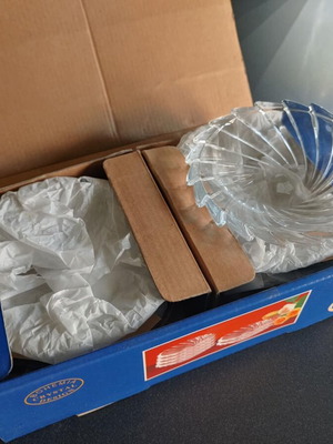 6 crystal plates (12 cm).