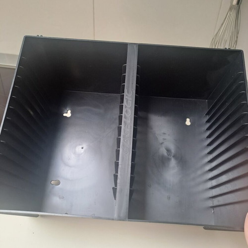CD case like new, dimensions 27×20.5 cm
